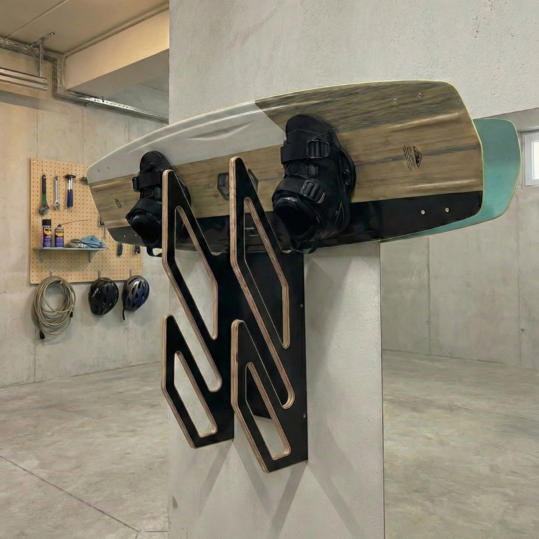 Svart väggställ för 2 wakeboards