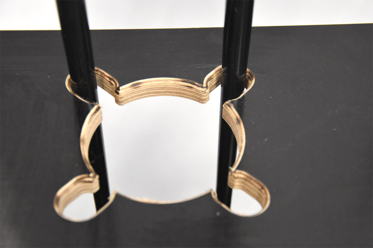 Kombinerat skidställ i trä för skidor och stavar