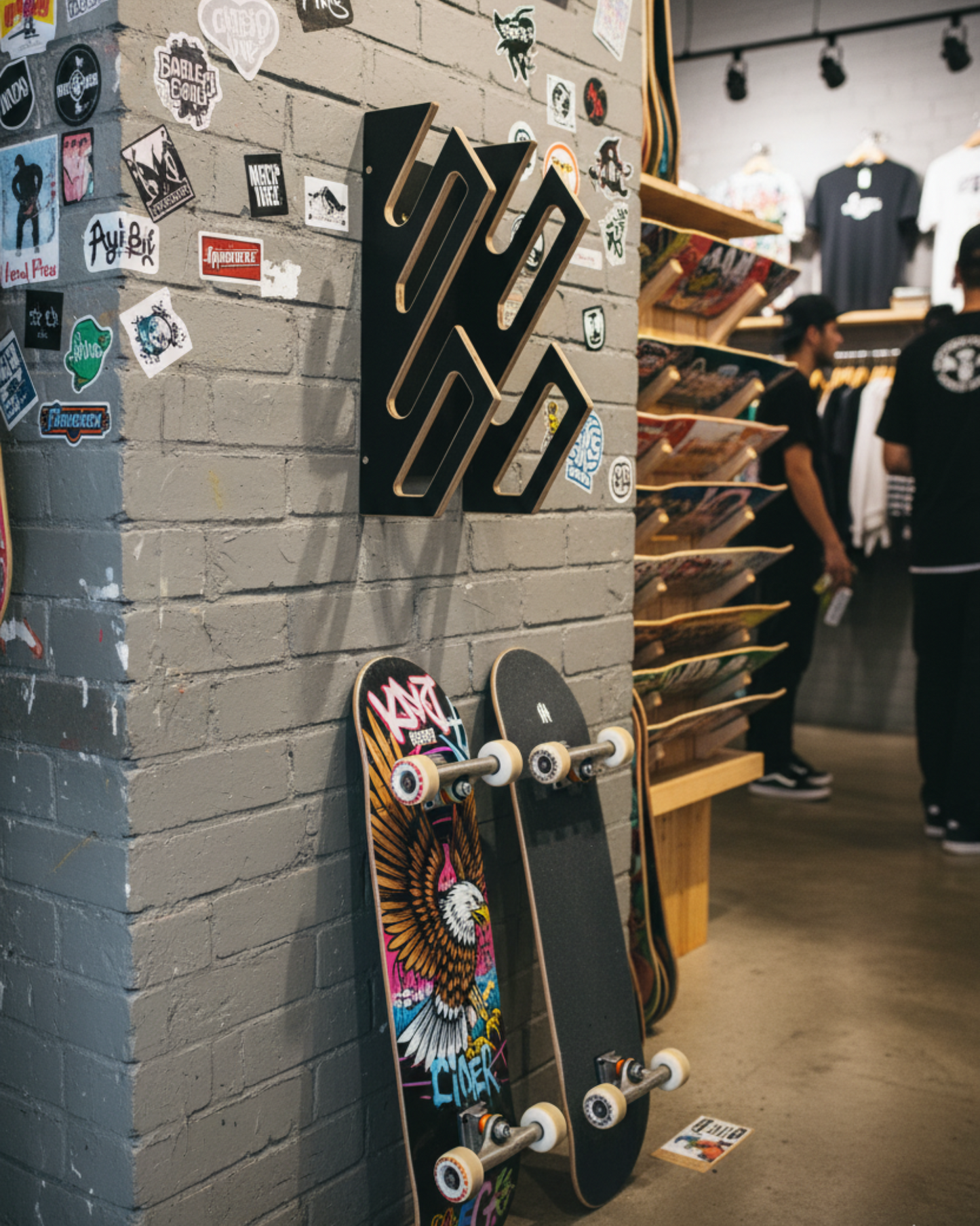 Väggfäste för 2 snowboards eller skateboards