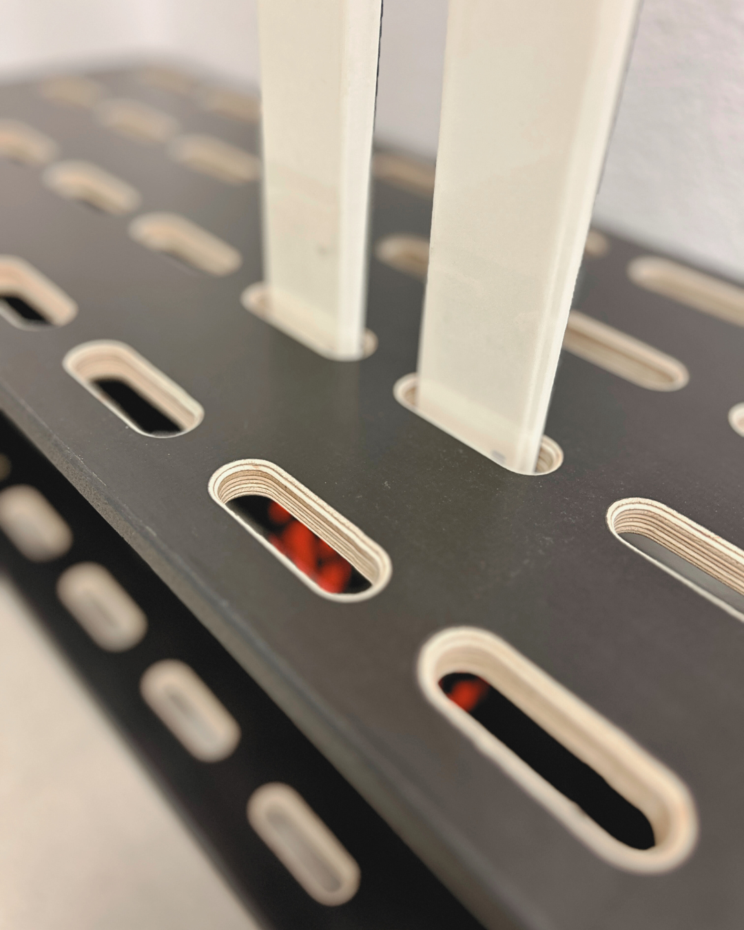 Skidställ i trä för 14 par längdskidor