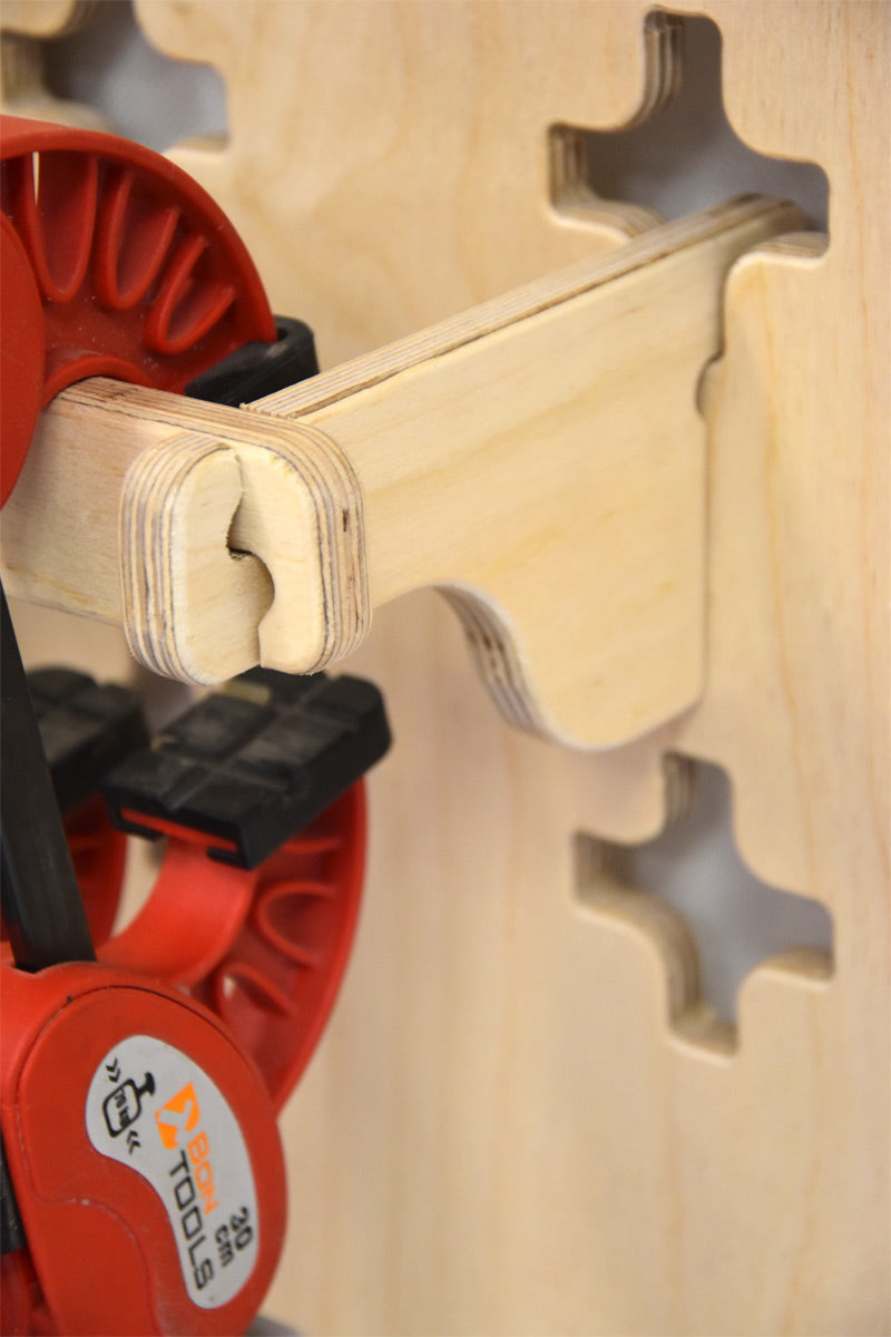 Väggmonterad hållare för tänger