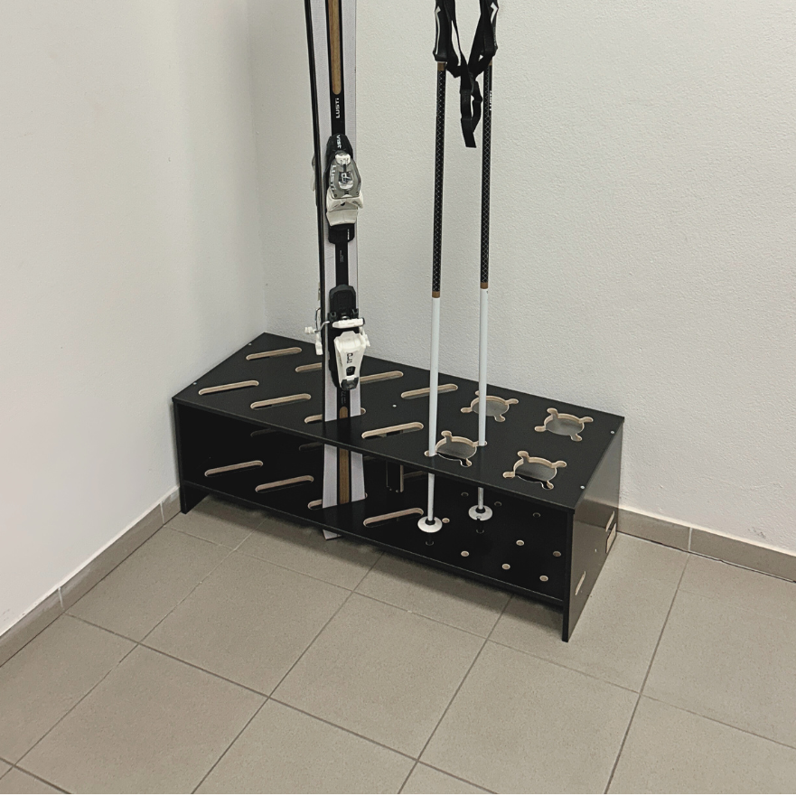 Kombinerat skidställ i trä för skidor och stavar