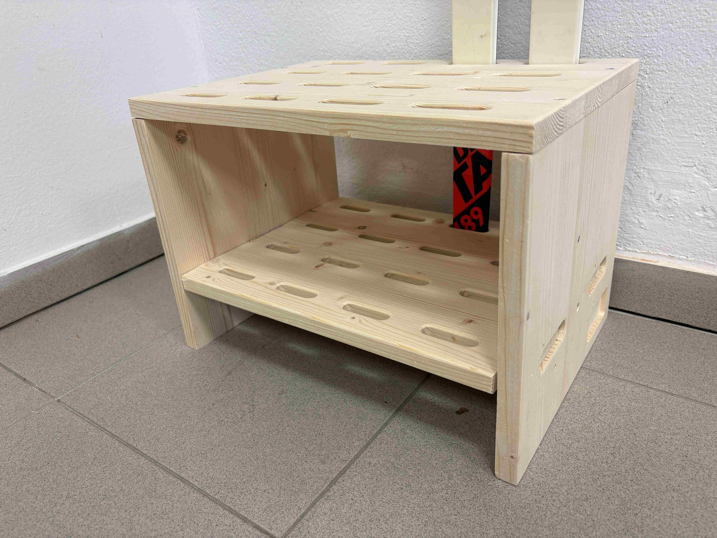 Skidställ i trä för 8 par längdskidor - Naturfärg