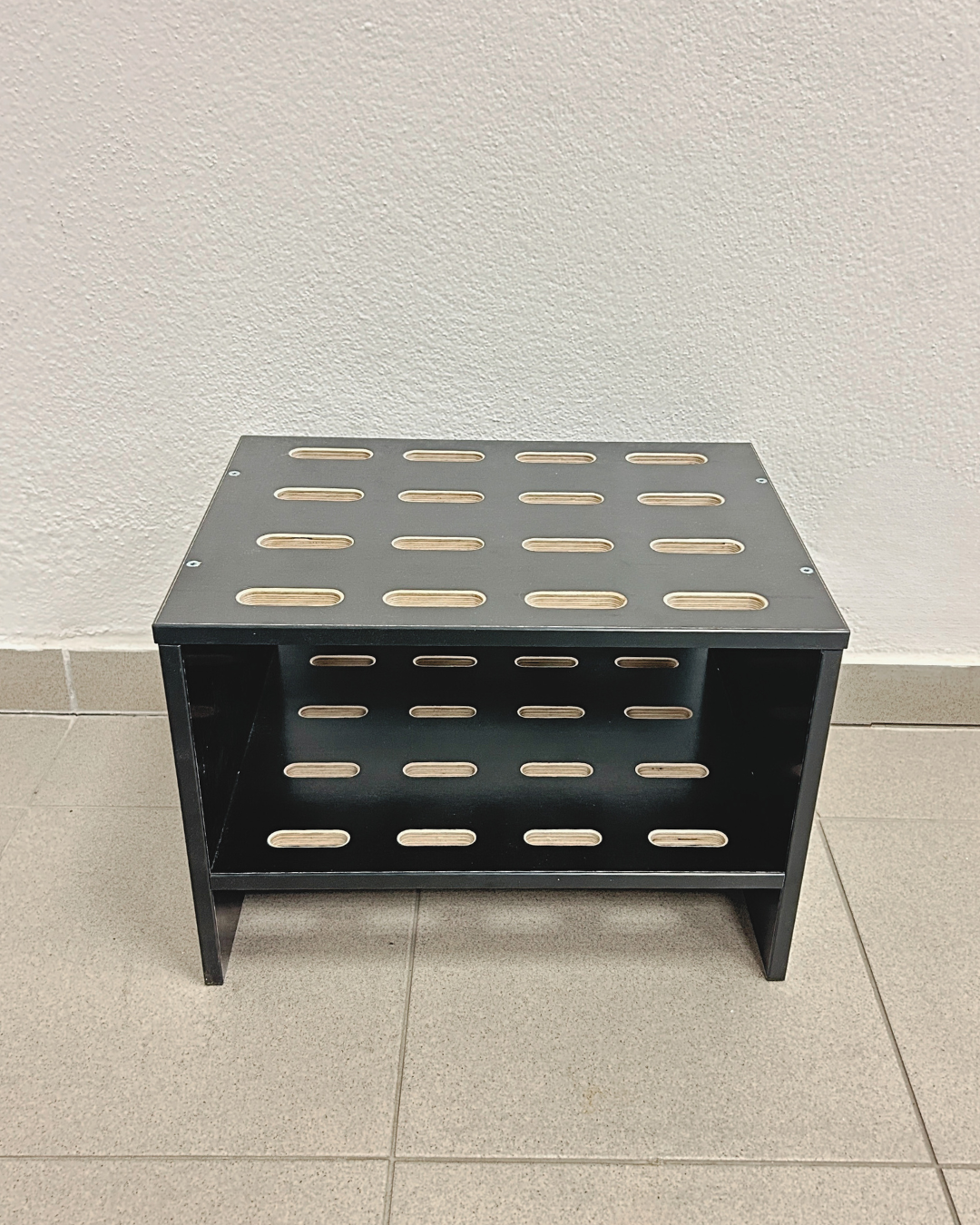 Skidställ i trä för 8 par längdskidor