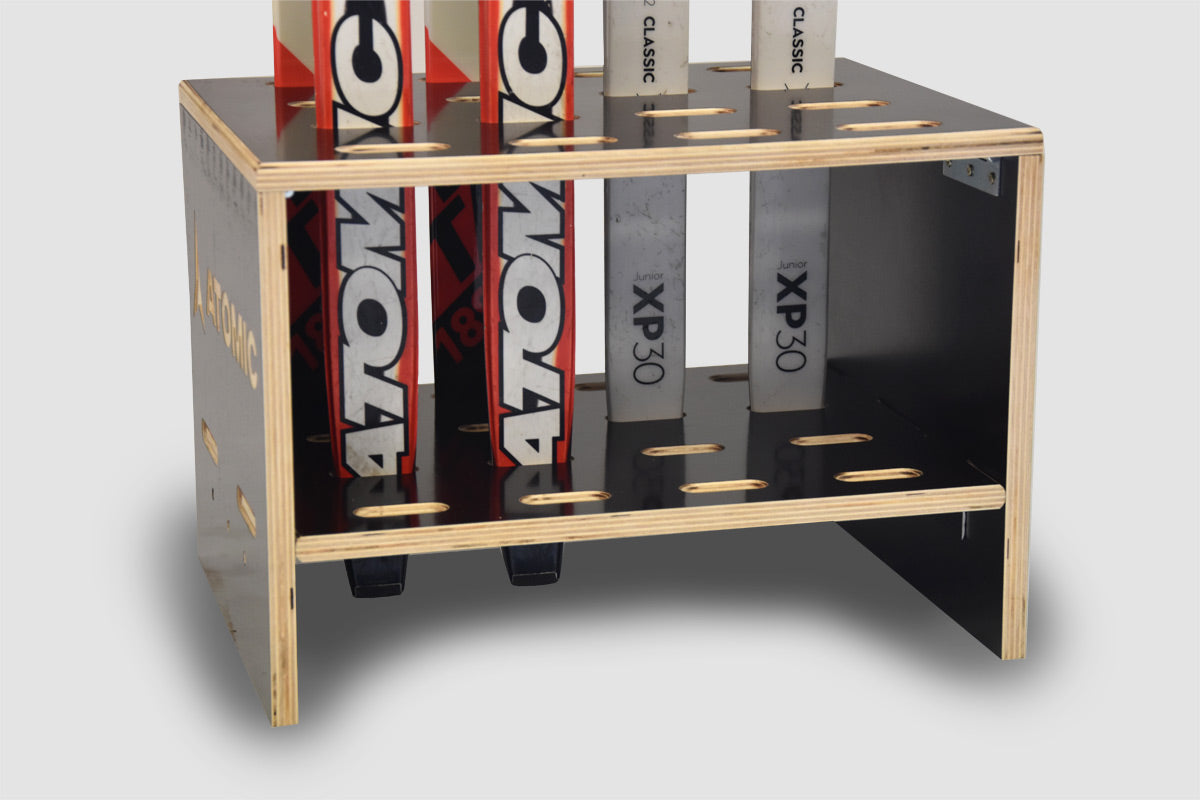 Skidställ i trä för 8 par längdskidor